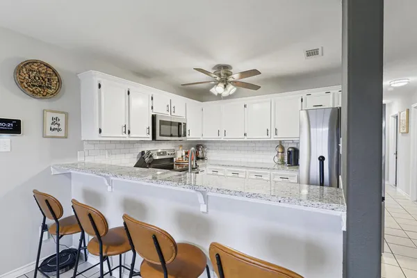 $2,100 | 5725 Ventura Lane, Corpus Christi, TX 78417