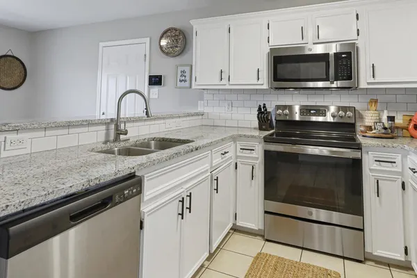$2,100 | 5725 Ventura Lane, Corpus Christi, TX 78417