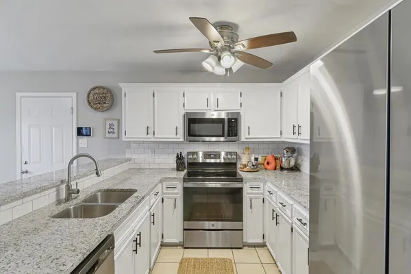 $2,100 | 5725 Ventura Lane, Corpus Christi, TX 78417