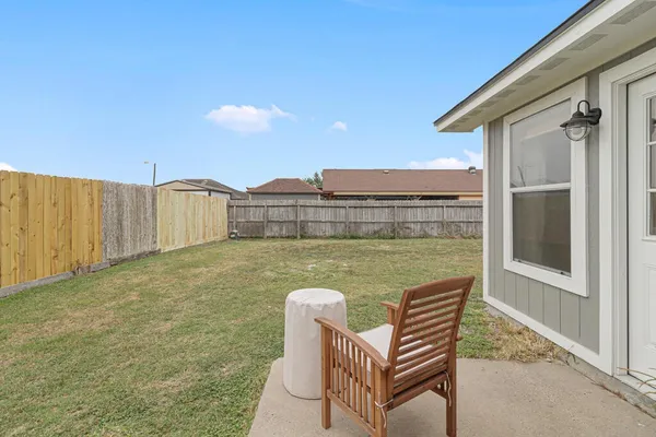 $2,100 | 5725 Ventura Lane, Corpus Christi, TX 78417