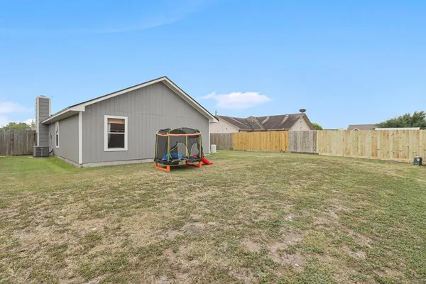 $2,100 | 5725 Ventura Lane, Corpus Christi, TX 78417