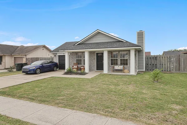 $2,100 | 5725 Ventura Lane, Corpus Christi, TX 78417