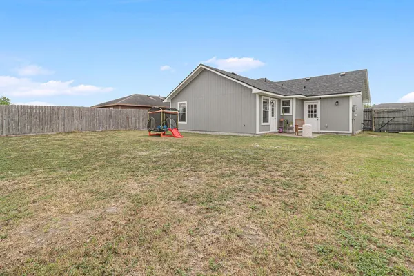 $2,100 | 5725 Ventura Lane, Corpus Christi, TX 78417