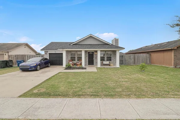 $2,100 | 5725 Ventura Lane, Corpus Christi, TX 78417