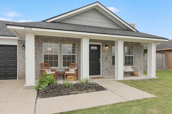 $2,100 | 5725 Ventura Lane, Corpus Christi, TX 78417