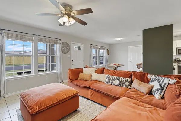 $2,100 | 5725 Ventura Lane, Corpus Christi, TX 78417