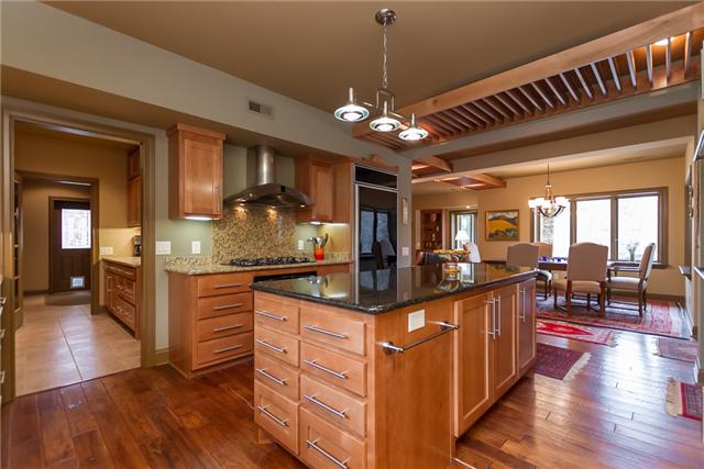 3085 Lake Road Woodlawn, TN 37191 - Photo 14 of 20 LOVELY GOURMET KITCHEN W/ ELEGANT CUSTOM CABINETRY/HANDSOME GRANITE COUNTERTOPS/GAS COOKTOP/EXT LARGE REFRIGERATOR/LARGE WORK ISLAND/, BUTLER'S PANTRY WITH CUSTOM CABINETRY W/GRANITE COUNTER TOPS/FREEZER