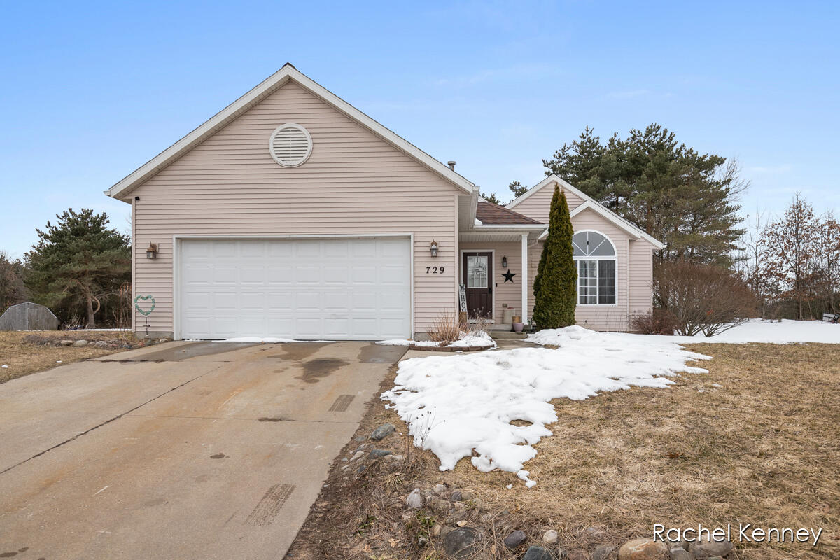 729 Pine Ridge Drive Belding, MI 48809 - Photo 1 of 31 IMG_1000