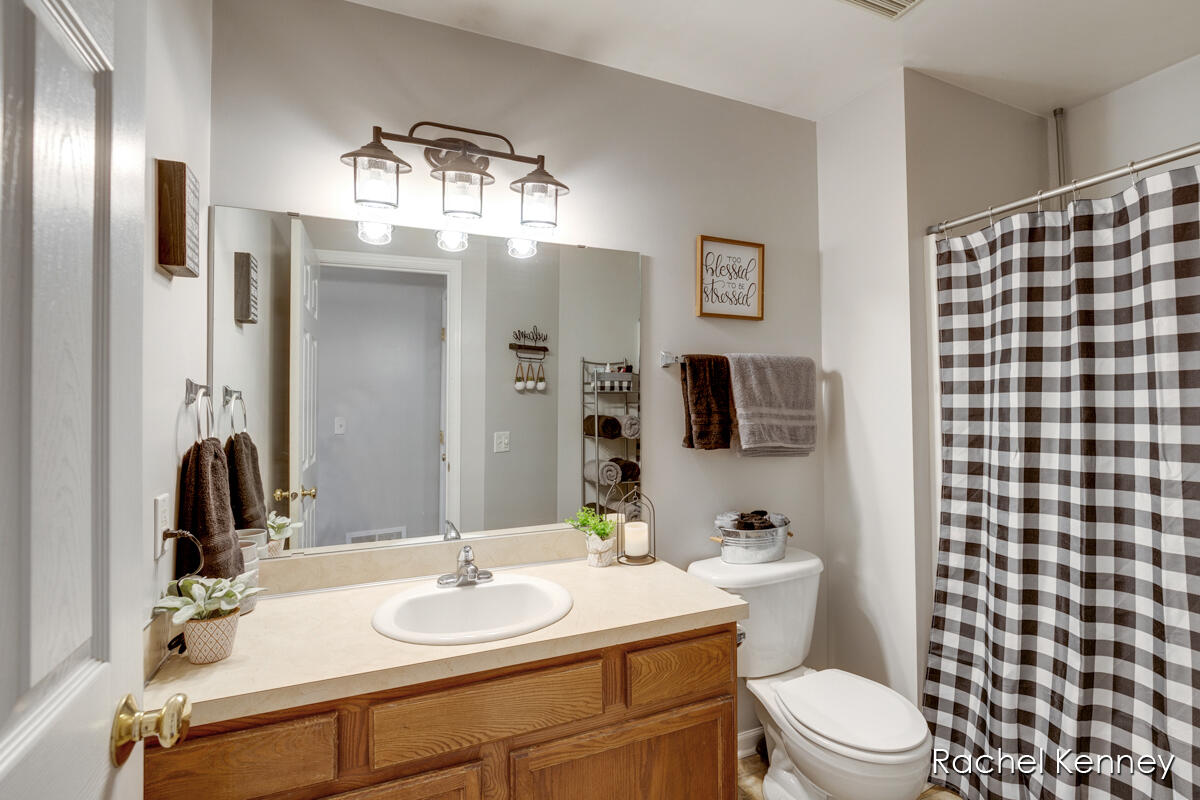 729 Pine Ridge Drive Belding, MI 48809 - Photo 14 of 31 IMG_1017