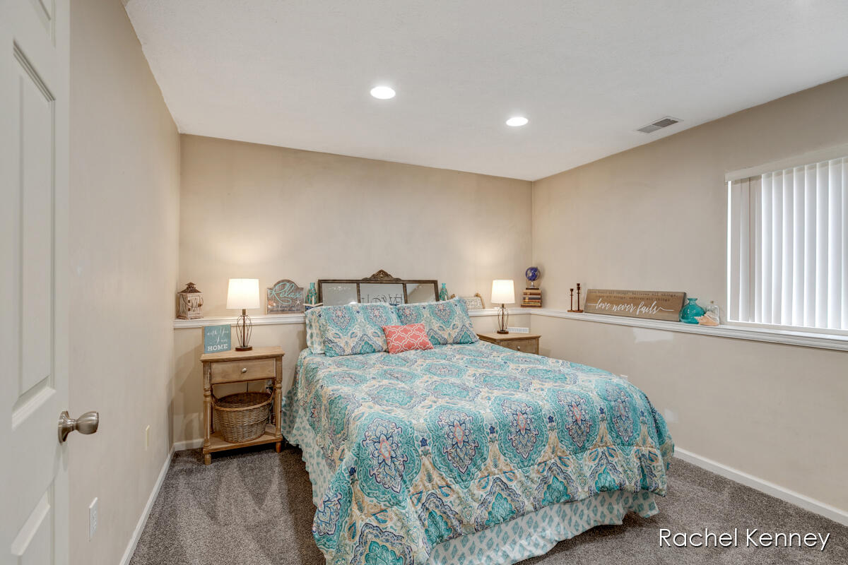 729 Pine Ridge Drive Belding, MI 48809 - Photo 16 of 31 IMG_1020