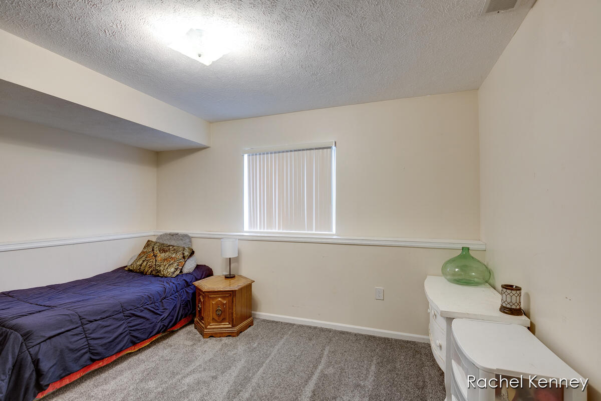 729 Pine Ridge Drive Belding, MI 48809 - Photo 17 of 31 IMG_1021