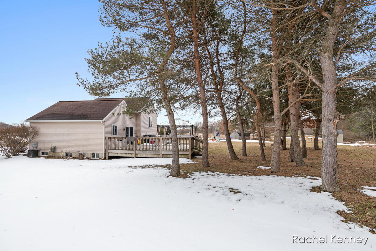 729 Pine Ridge Drive Belding, MI 48809 - Photo 23 of 31 IMG_1027