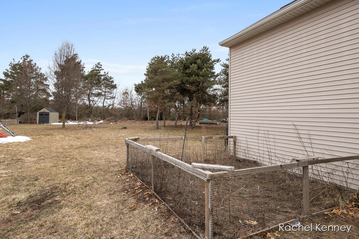 729 Pine Ridge Drive Belding, MI 48809 - Photo 27 of 31 IMG_1031