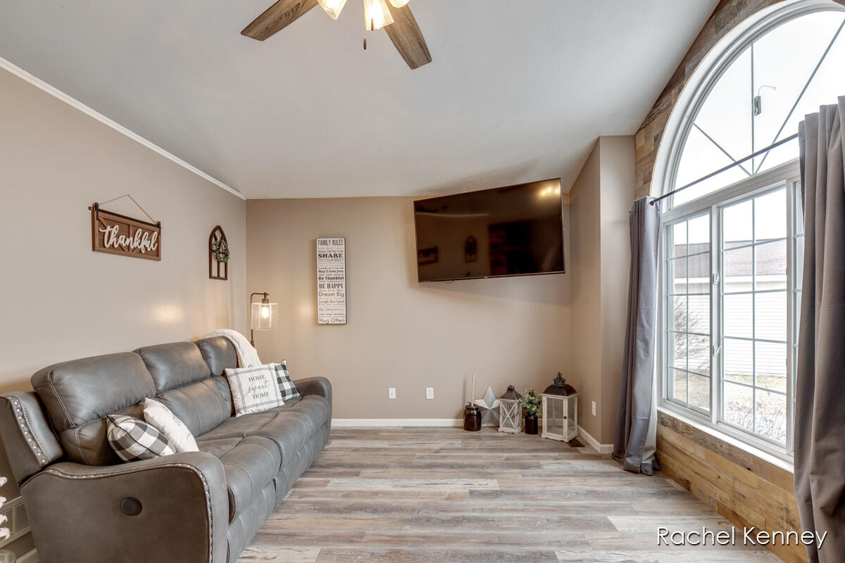 729 Pine Ridge Drive Belding, MI 48809 - Photo 3 of 31 IMG_1006
