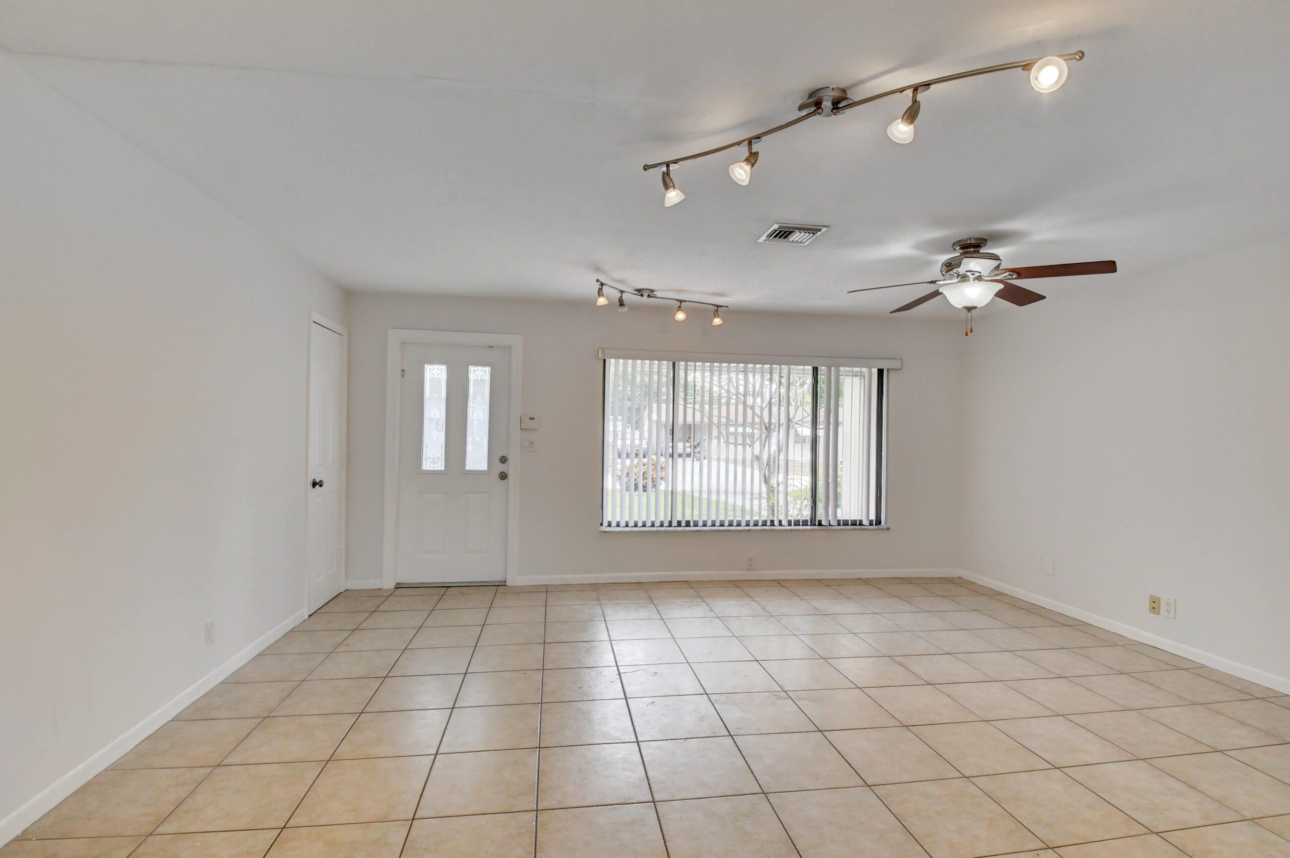 4163 Northwest 2nd Court Boca Raton, FL 33431 - Photo 10 of 53 40_dsc_8549_50_51_52_53