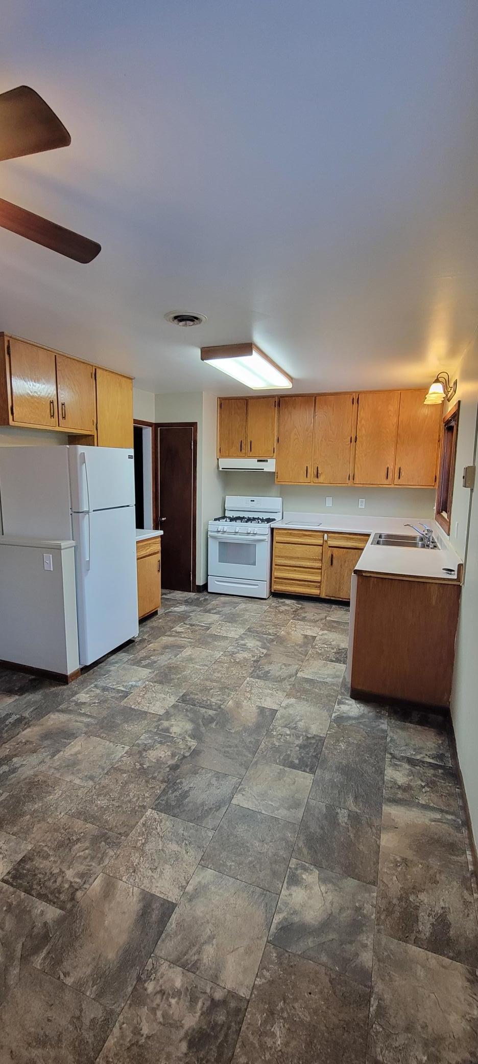 412 East Hamilton Baudette, MN 56623 - Photo 7 of 19