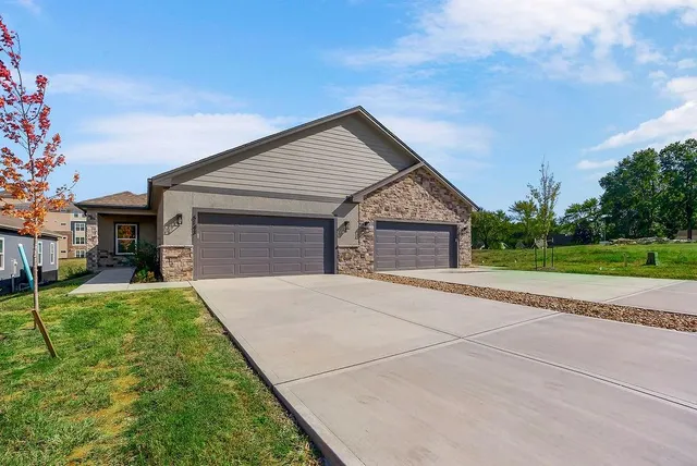 $575,000 | 6143 Park Street, Shawnee, KS 66216
