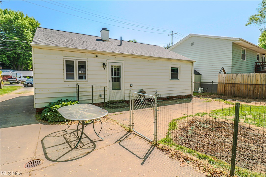 5993 Chapel Road Madison, OH 44057 - Photo 21 of 24 Patio