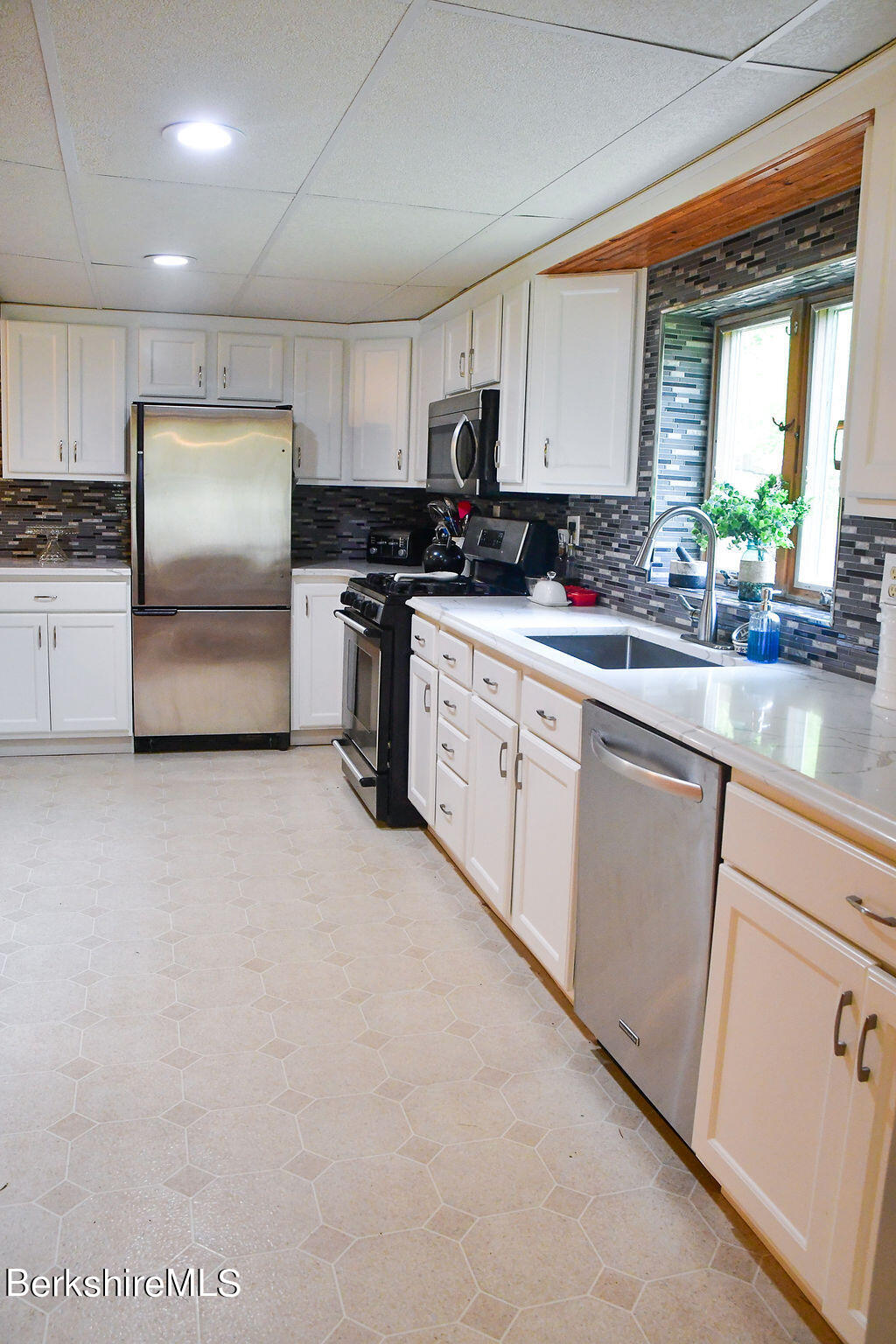 1600 Pleasant Street Lee, MA 01260 - Photo 12 of 37 DSC_7862