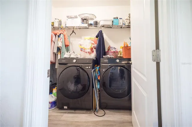a view of entryway with washer and dryer