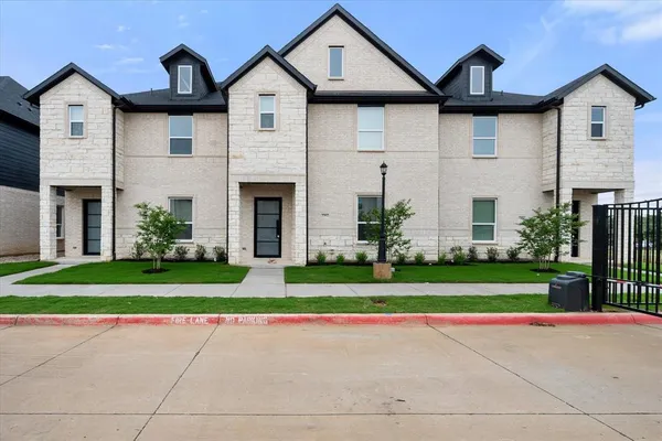 $3,000 | 2360 Spg Pk Boulevard, Arlington, TX 76016