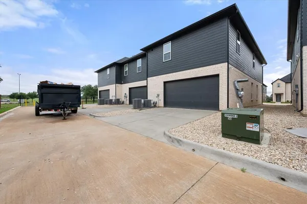 $3,000 | 2360 Spg Pk Boulevard, Arlington, TX 76016