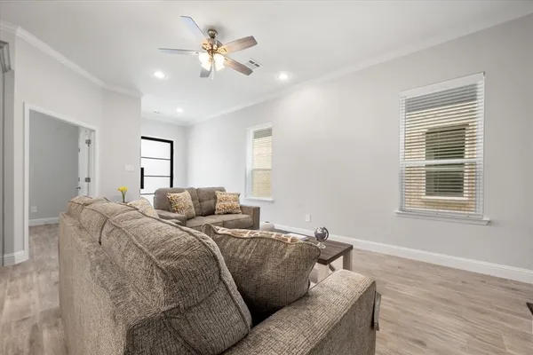 $3,000 | 2360 Spg Pk Boulevard, Arlington, TX 76016