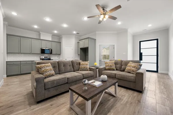 $3,000 | 2360 Spg Pk Boulevard, Arlington, TX 76016