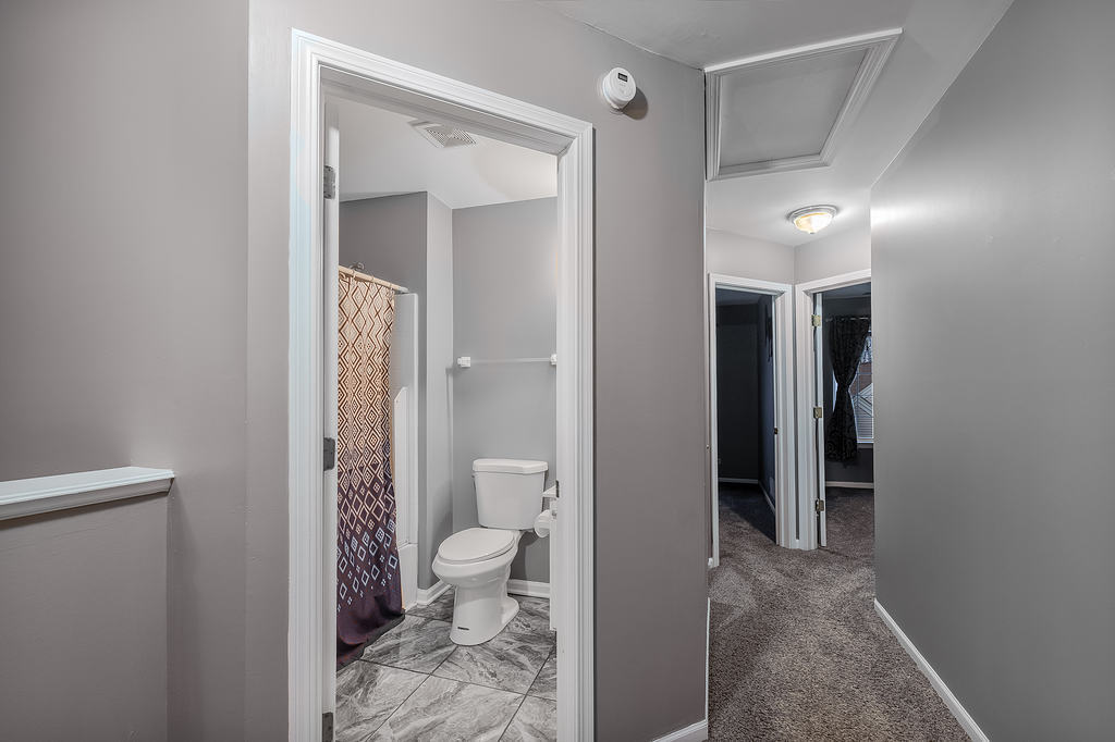 2452 Daybreak Court, Unit 2452 Elgin, IL 60123 - Photo 19 of 22 a bathroom with a toilet sink and shower