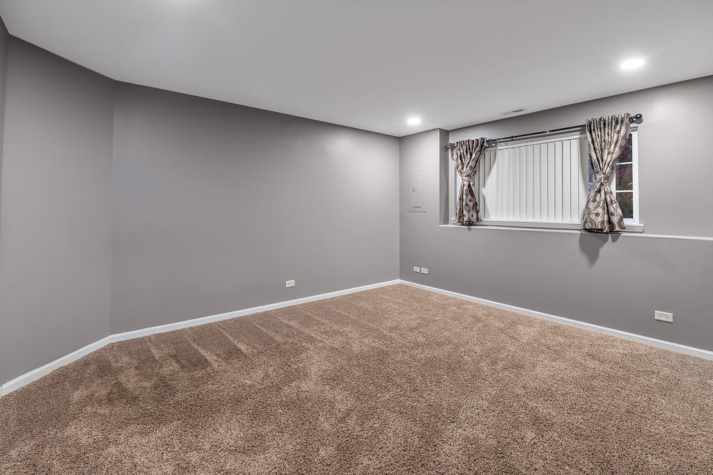 2452 Daybreak Court, Unit 2452 Elgin, IL 60123 - Photo 2 of 22 a view of an empty room with a window