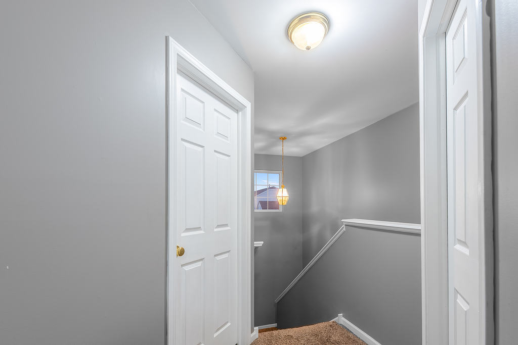 2452 Daybreak Court, Unit 2452 Elgin, IL 60123 - Photo 8 of 22 a view of a hallway