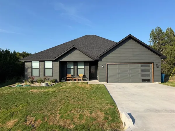 $2,350 | 5713 Stonegate Circle, Granbury, TX 76048