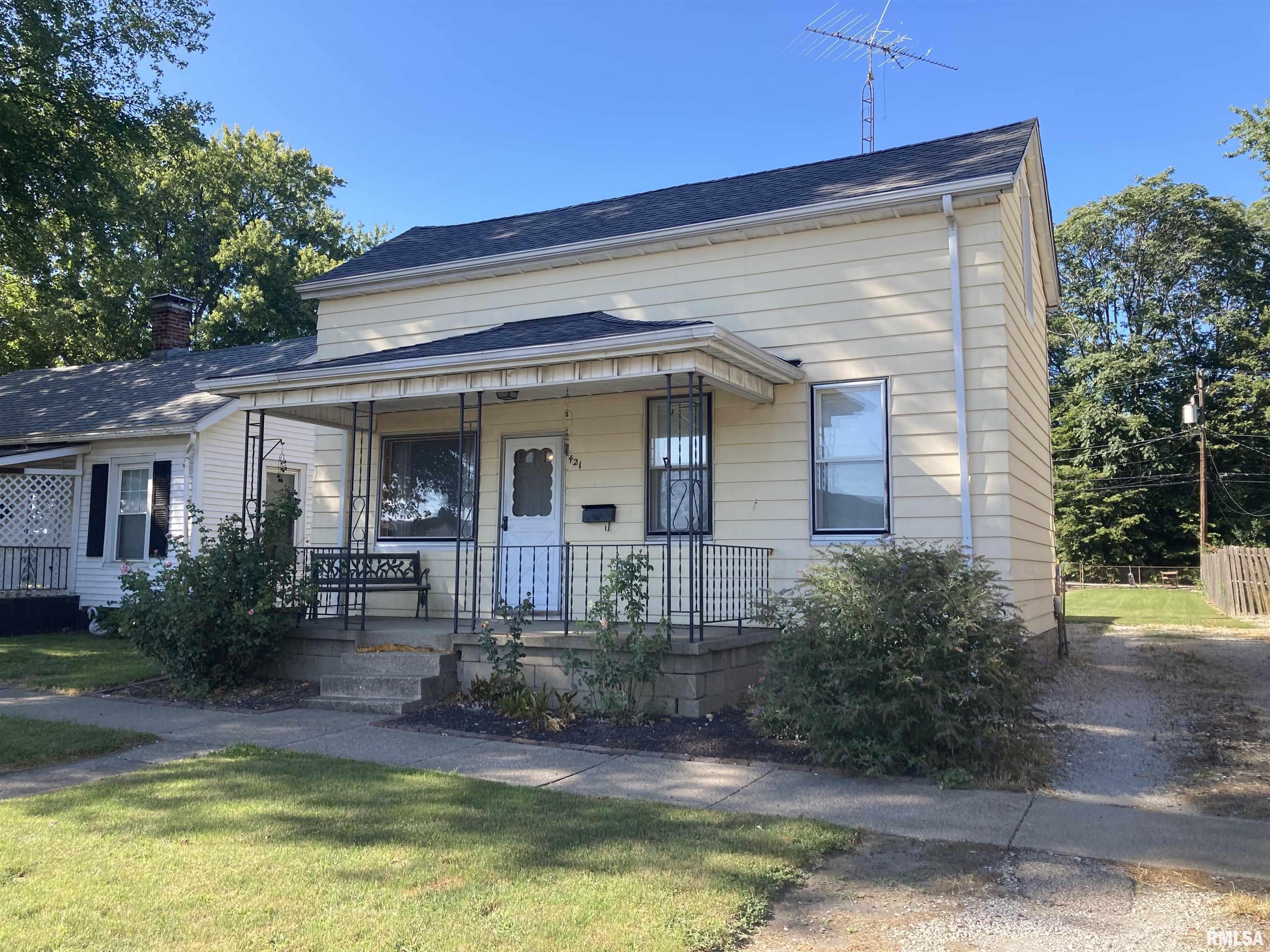 421 West Reynolds Street Springfield, IL 62702 - Photo 1 of 17
