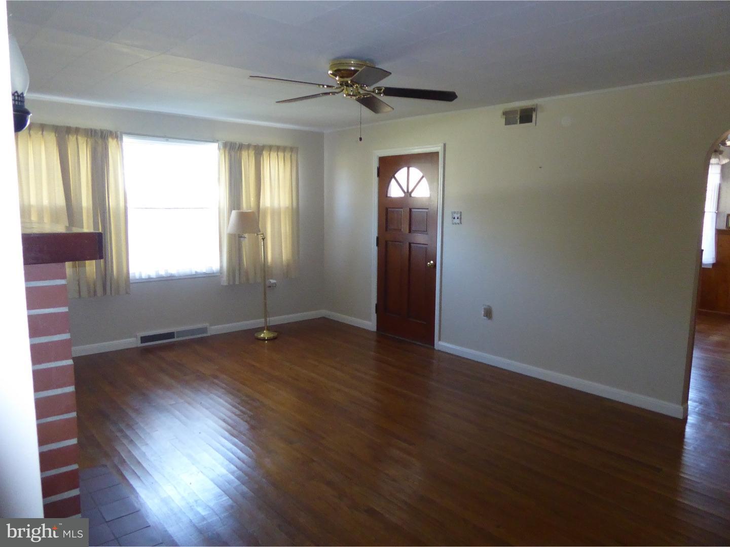 116 Marlton Road Pilesgrove, NJ 08098 - Photo 4 of 11 Living Room