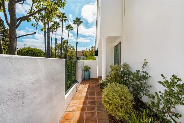 $1,299,000 | 19412 Pompano Lane, Unit 106, Huntington Beach, CA 92648