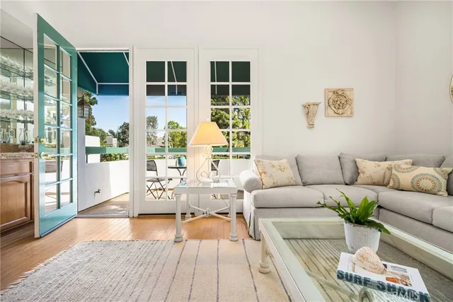 $1,299,000 | 19412 Pompano Lane, Unit 106, Huntington Beach, CA 92648