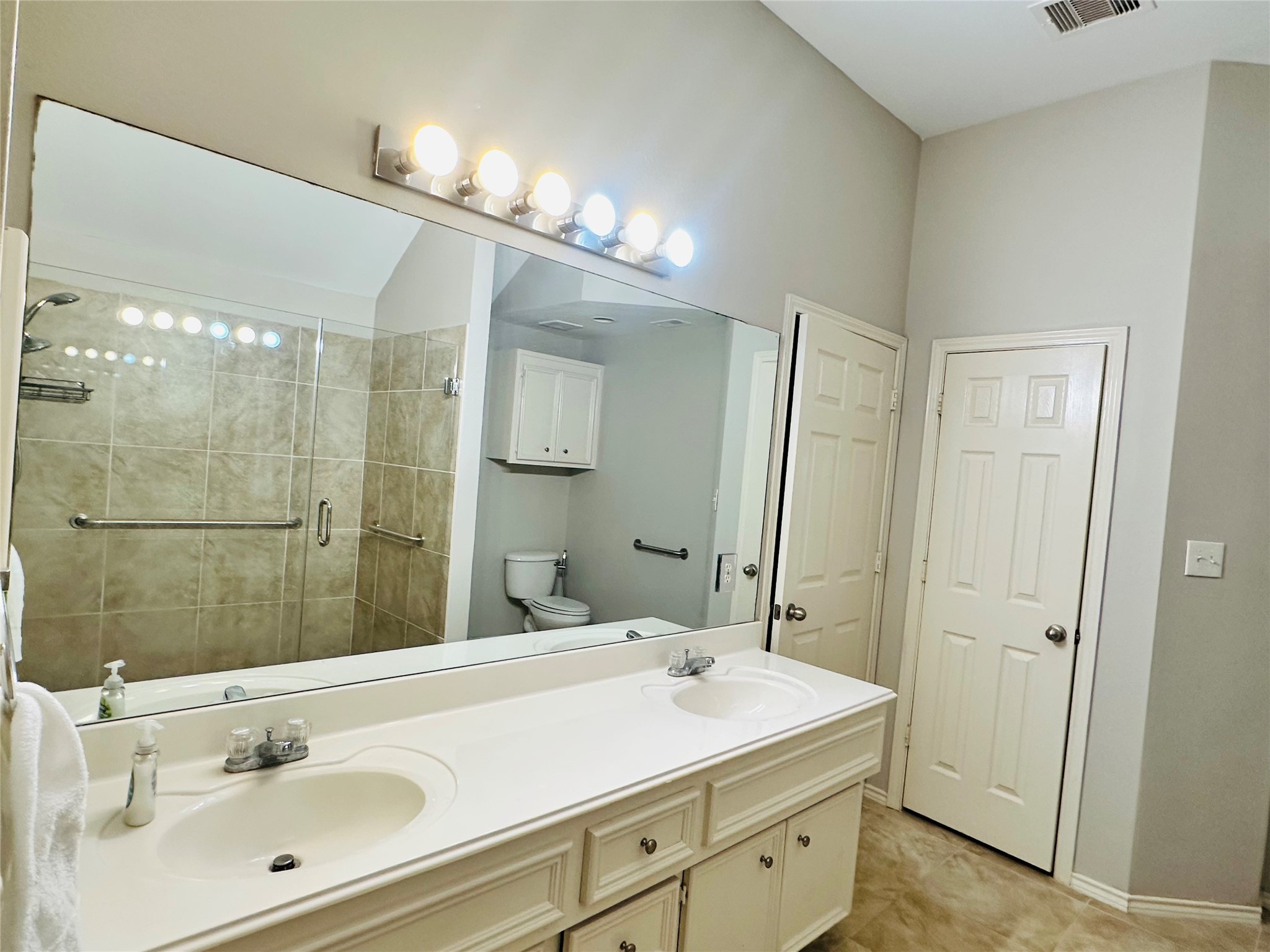 5643 Walnut Glen Lane Rosenberg, TX 77471 - Photo 21 of 35 a bathroom with a sink double vanity and a mirror