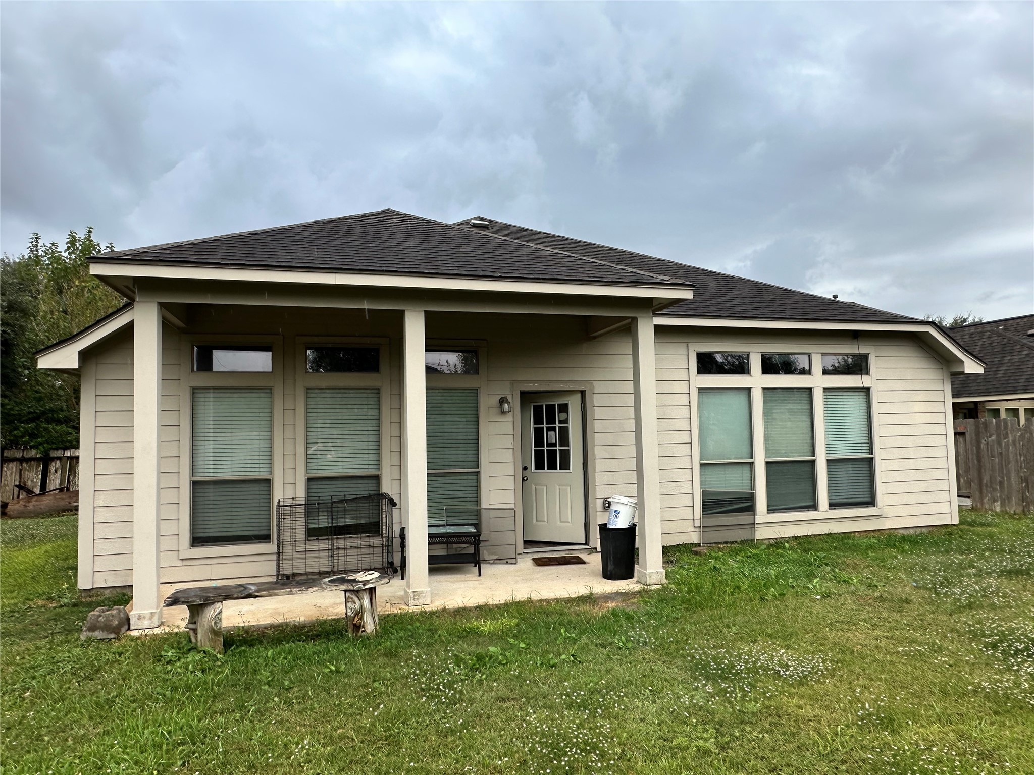 5643 Walnut Glen Lane Rosenberg, TX 77471 - Photo 5 of 35 front view of a house with a yard