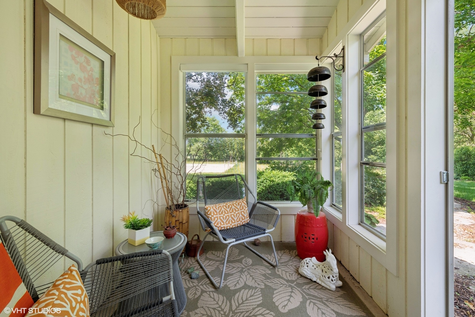 180 A Old Sutton Road Barrington Hills, IL 60010 - Photo 23 of 30 a outdoor living space with patio furniture