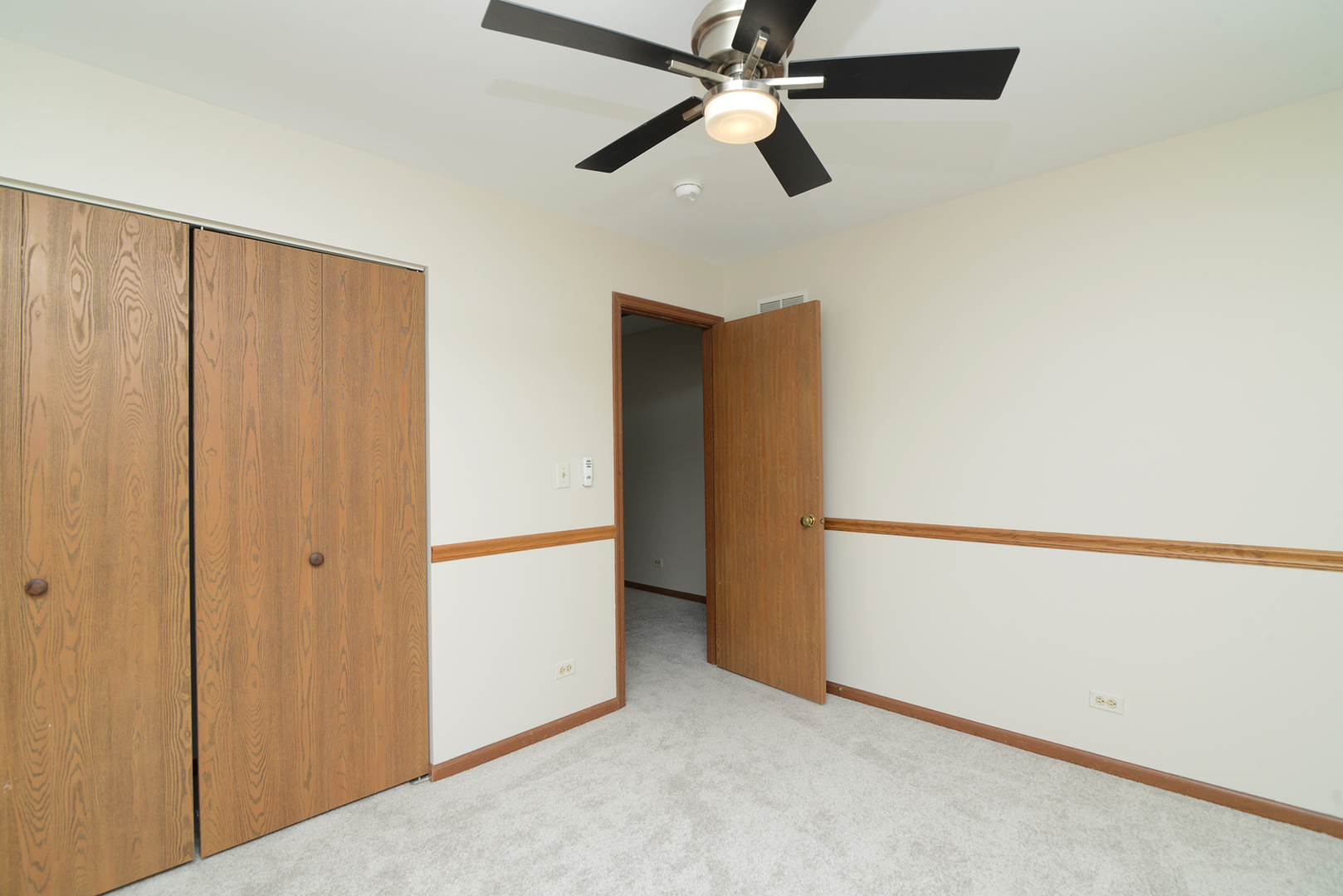 503 Yardley Drive Carol Stream, IL 60188 - Photo 28 of 41 an empty room with closet and a ceiling fan
