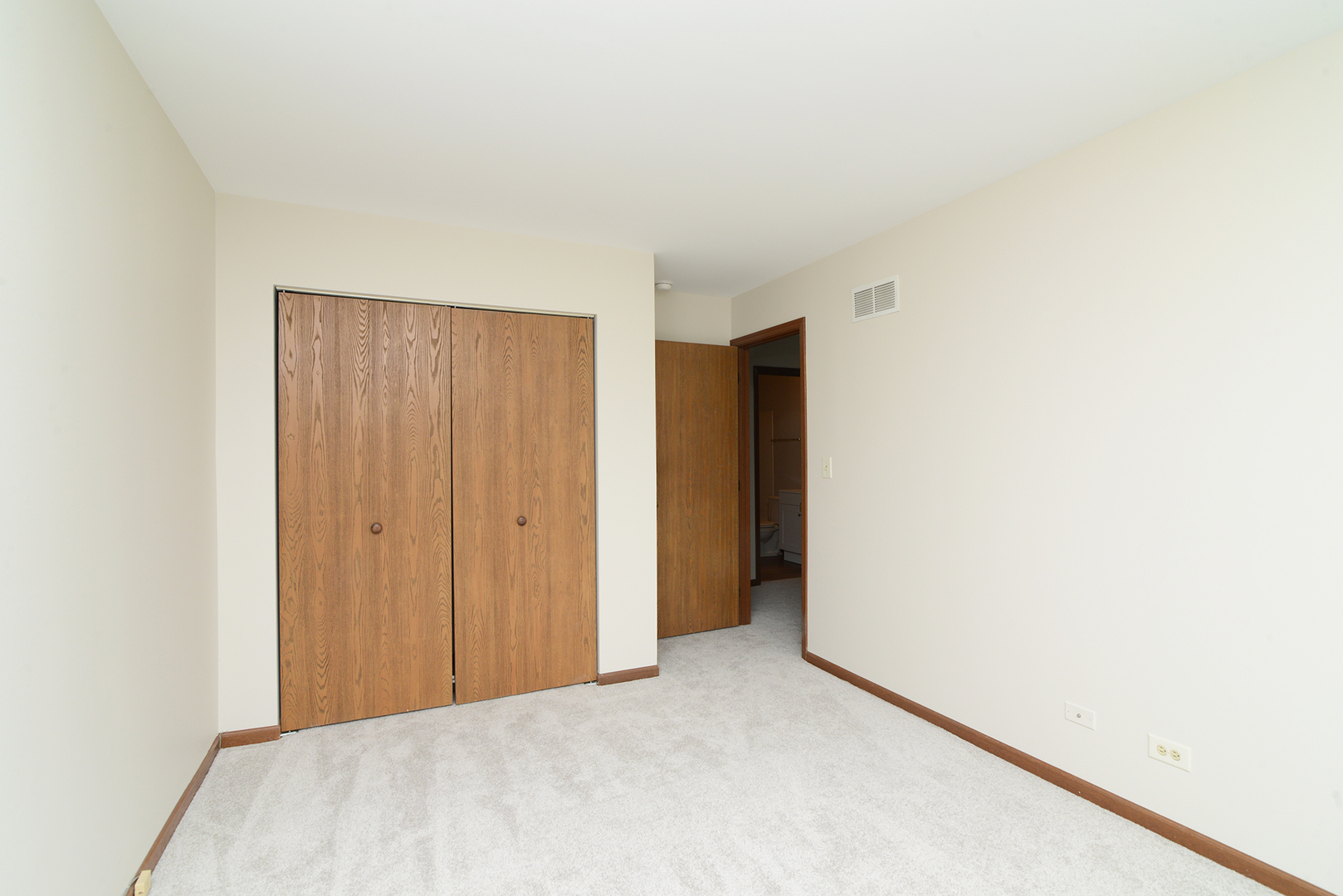 503 Yardley Drive Carol Stream, IL 60188 - Photo 31 of 41 a view of an empty room