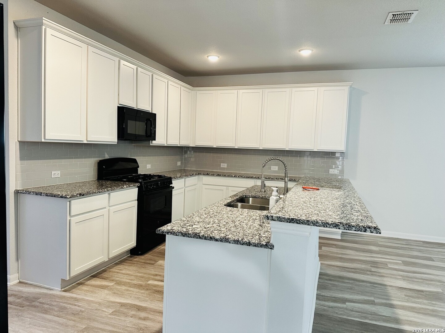 8907 Ladbroke Grove Converse, TX 78109 - Photo 9 of 29