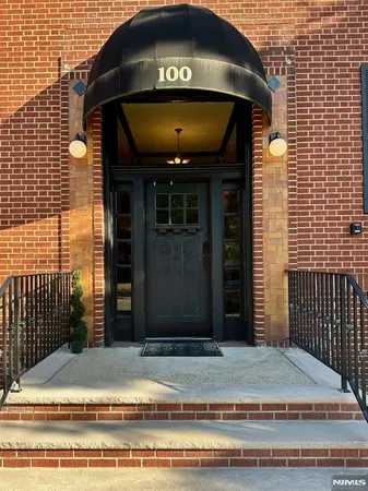 $2,100 | 100 Mill Street, Unit 7, Westwood, NJ 07675