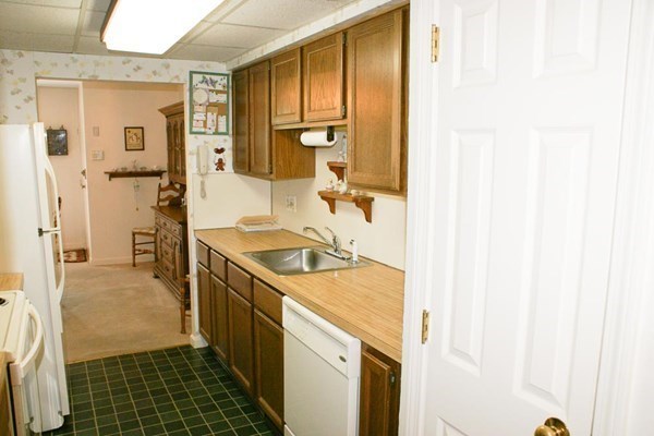 41 Angleside Road, Unit 3 Waltham, MA 02453 - Photo 19 of 29