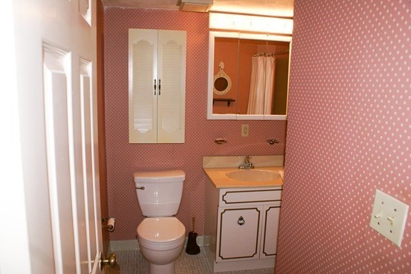 41 Angleside Road, Unit 3 Waltham, MA 02453 - Photo 5 of 29