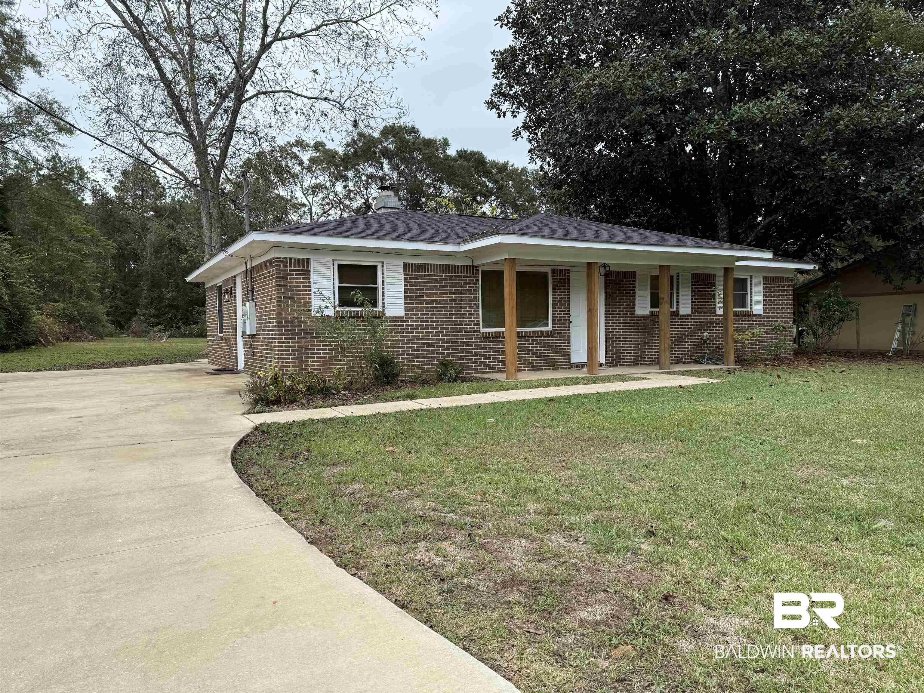 90 Florida Street Monroeville, AL 36460 - Photo 2 of 31 Ranch-style home with a front lawn