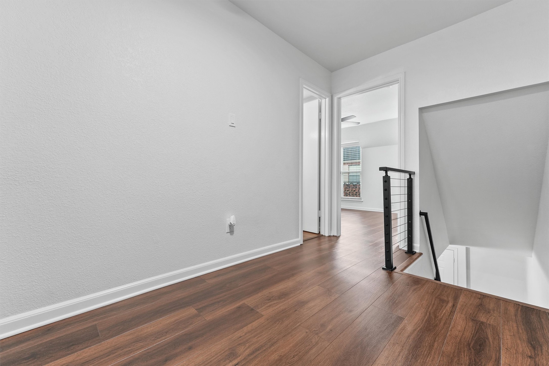 11550 Chimney Rock Road, Unit 536 Houston, TX 77035 - Photo 13 of 28 Flex space in between the bedrooms on the 2nd floorr