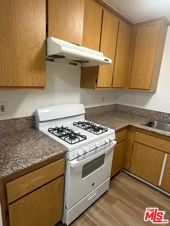 $1,575 | 428 South Grand View Street, Unit 204, Los Angeles, CA 90057