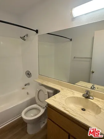 $1,575 | 428 South Grand View Street, Unit 204, Los Angeles, CA 90057