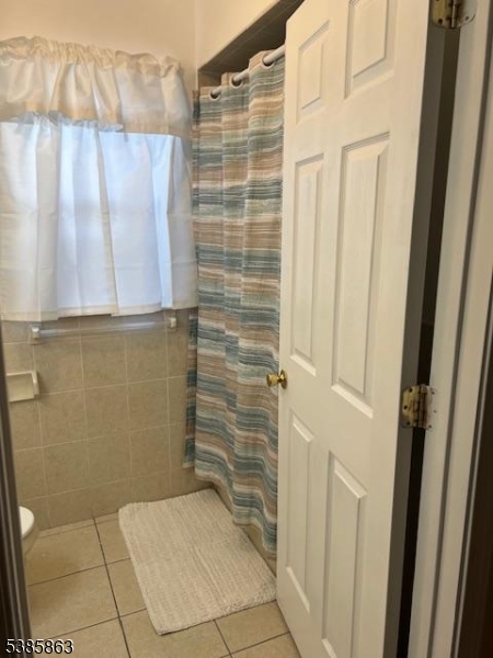 45 2nd Street Newark, NJ 07107 - Photo 25 of 32 a bathroom with a shower
